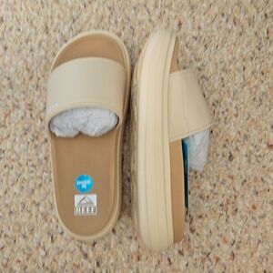 Reef cream sandal size 9